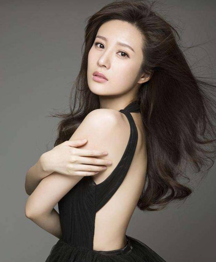 如今姑父改捧小30岁娇妻,她成演网剧为生_邬靖靖_资源_尤小刚