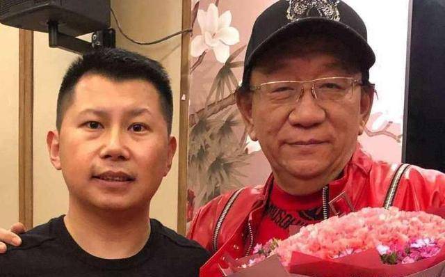 何云伟直播回应师承:先是郭德纲把我清门了,侯耀华才好心收留我_徒弟