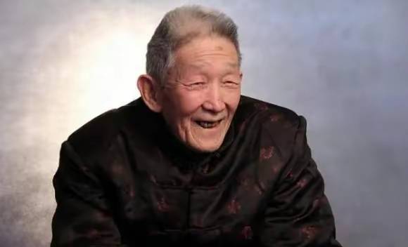曾经昔日好友的金文声一点都不客气,把刘文步骂的狗血淋头