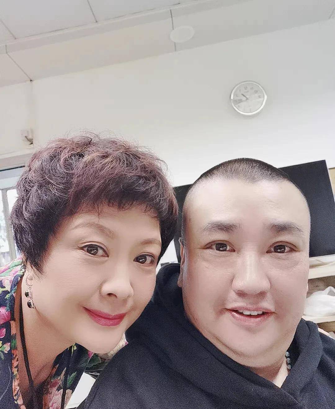 去世前一天发布的视频令人唏嘘,为了事业累坏了身体_师父_直播_黄俊英