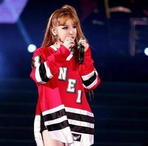 还记得2ne1成员朴春吗?怎么胖成这样了?_公司_状况_表演