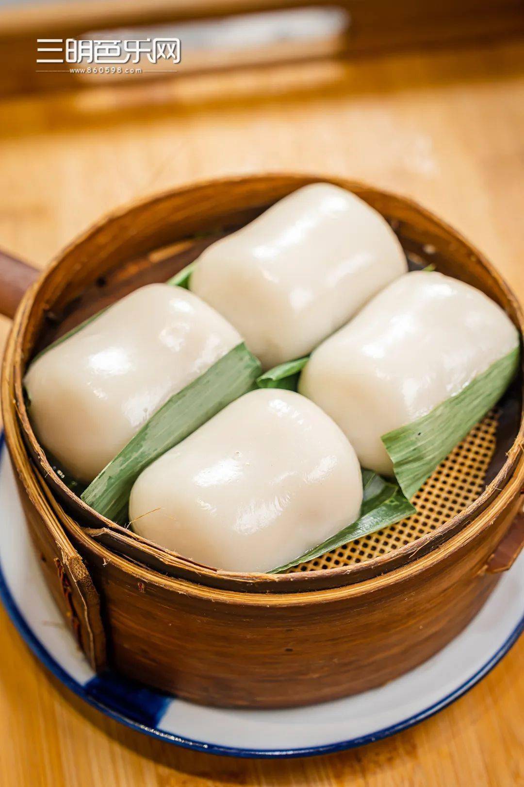 叶儿粑是四川特色传统小吃外皮软糯却不粘牙一口咬开是满满的咸味内