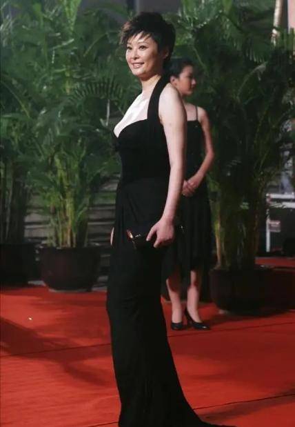 47岁袁立近照胖到认不出!