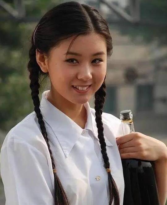 出道多年来,李小萌相继出演了《谁说我不在乎》,《爱你一世一生》