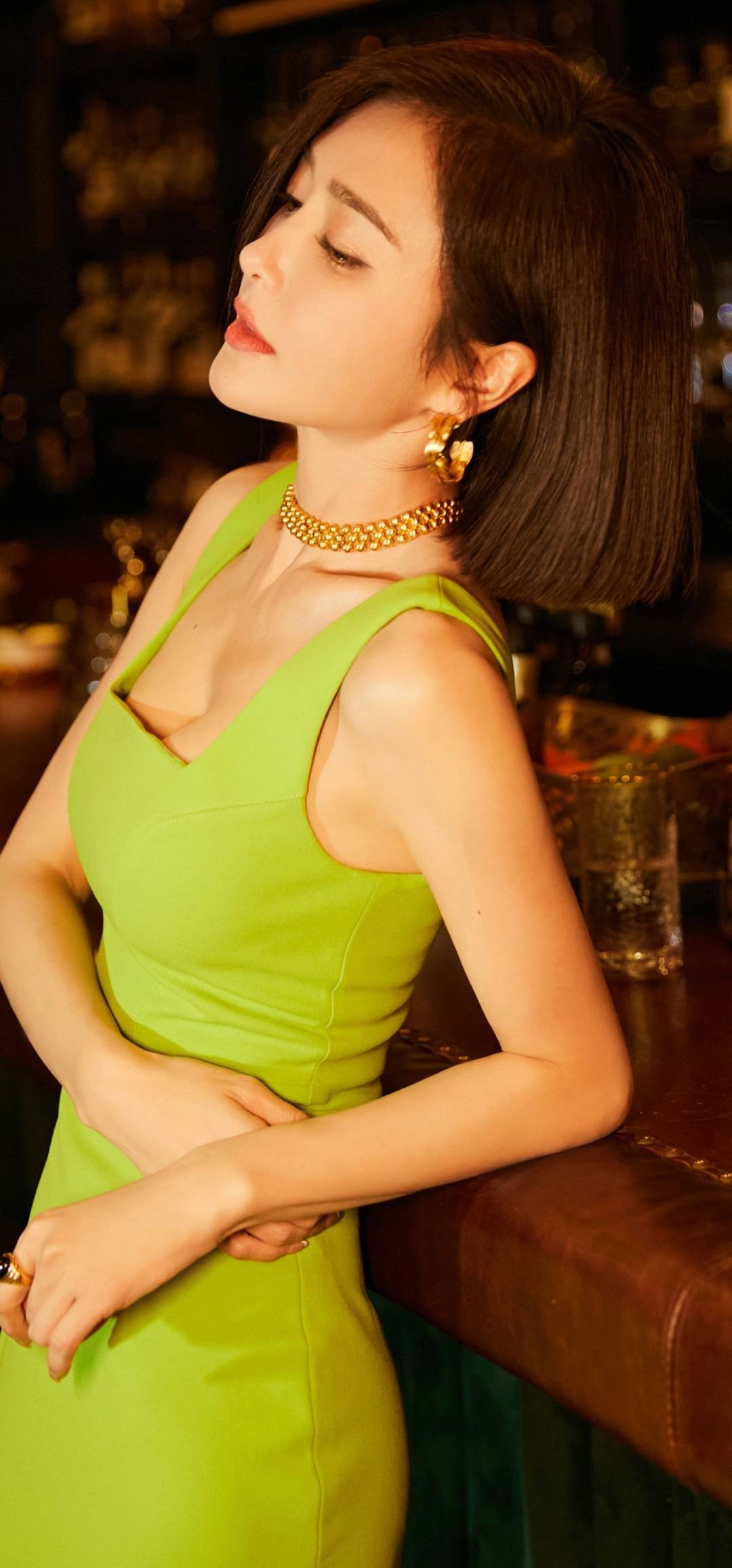 43岁秦岚又刷屏了,一年多12部作品傍身,闷声发大财_女性_爱情_生活