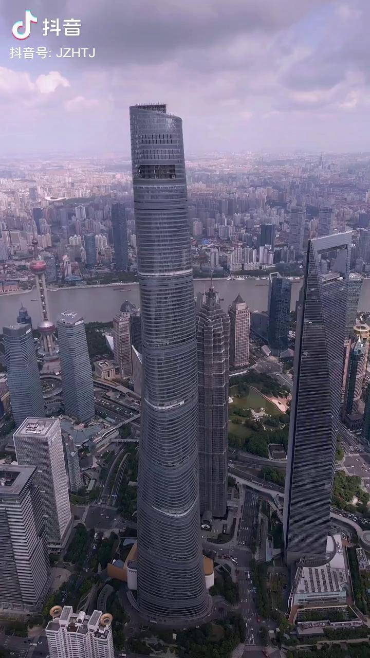 上海中心大厦中国第一世界第二高楼,高632米,楼顶遇台风摇晃超过一米