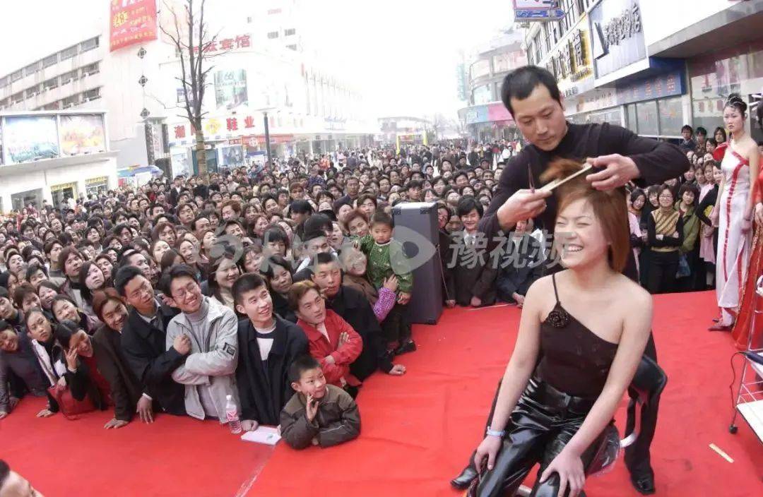 【大河早新闻】郑州5个区调整疫情防控政策/中牟县发布谨慎进入万邦