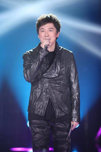 他被称为"情歌王子",消失三年后罕见露面,满头白发吓坏众网友_张宇