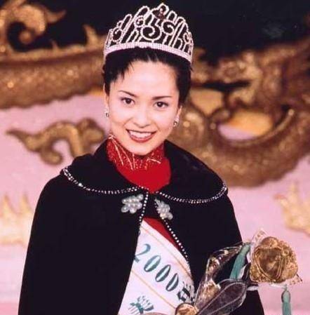 1999年,香港小姐將最後的輝煌留在了上個世紀;郭羨妮和胡杏兒,這二人