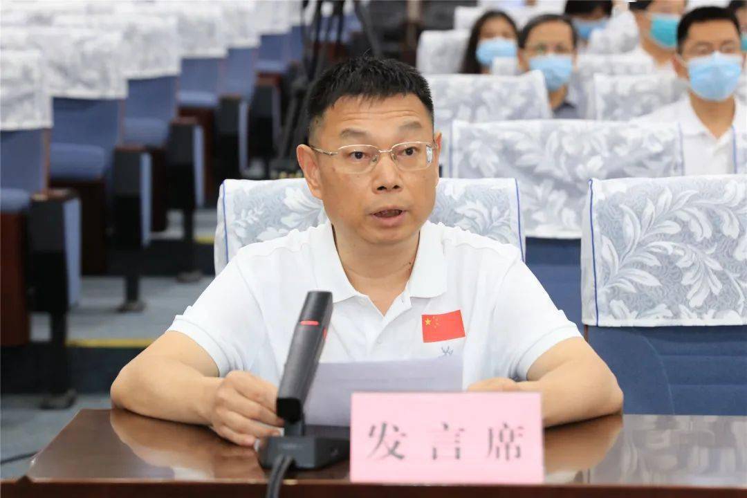 中国(广西)援巴基斯坦抗洪医疗卫生专家组组长黄文新同志发言