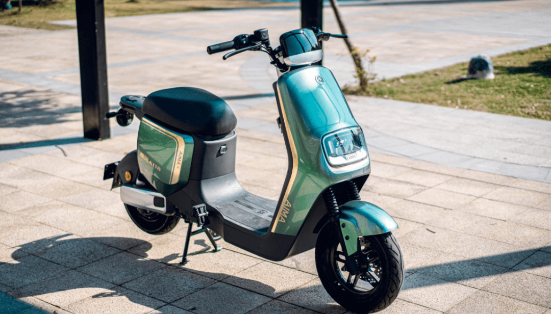 拥有如此靓丽外观的爱玛a118新国标电动自行车,可不是徒有虚表,其内在