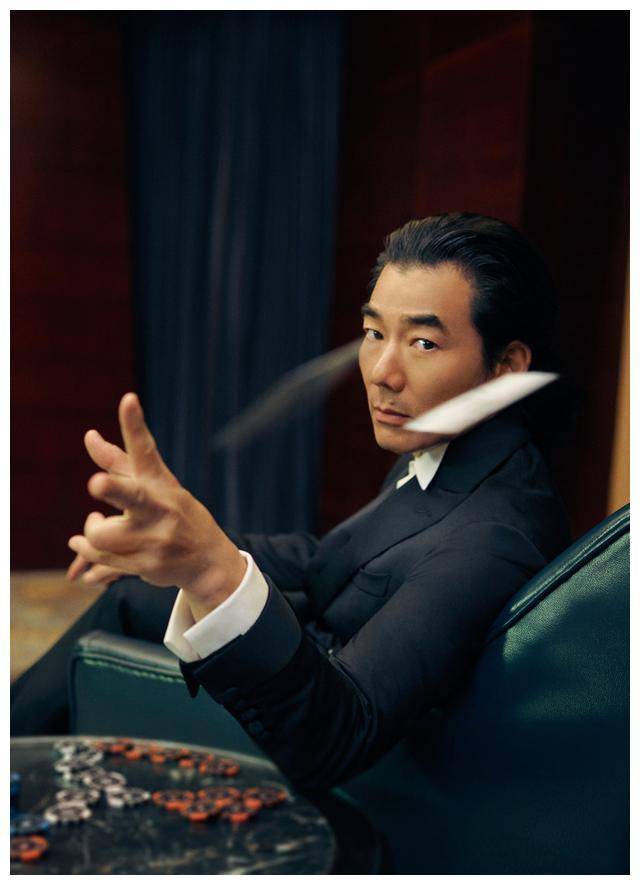 任贤齐53岁魅力不减,黑西装配大背头荷尔蒙爆棚,这个反派真迷人