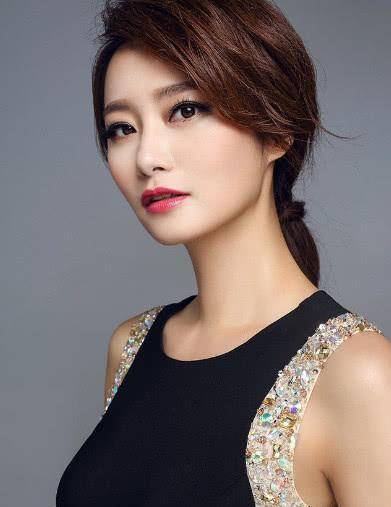 台偶像剧最美女二,嫁给大12岁大叔,40岁仍在尝试试管婴儿_赵小侨_剧中