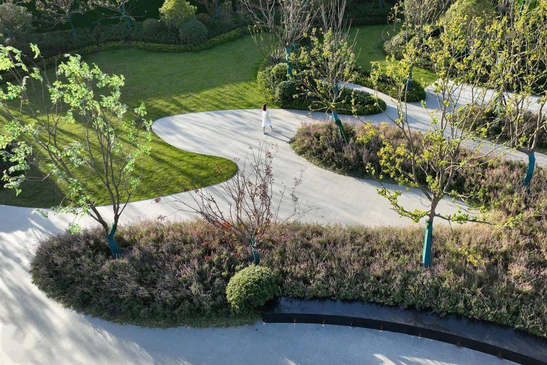 8个草坪设计案例分享,不一样的绿色景观空间_自然_生活_阳光