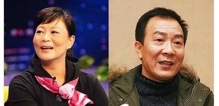 2004年舞台表演结束后,杨蕾开心的往家里走,但在途中接到了丈夫的分手