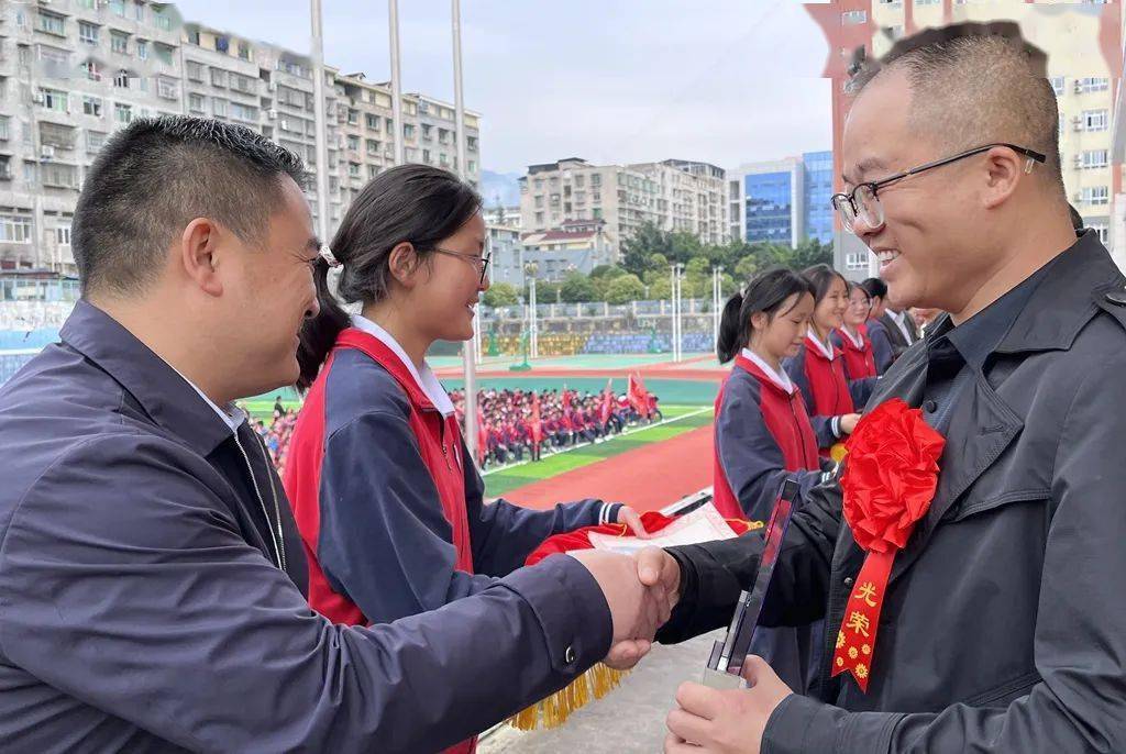 玉溪中学举办第三届班主任文化节_道真_全体_家庭