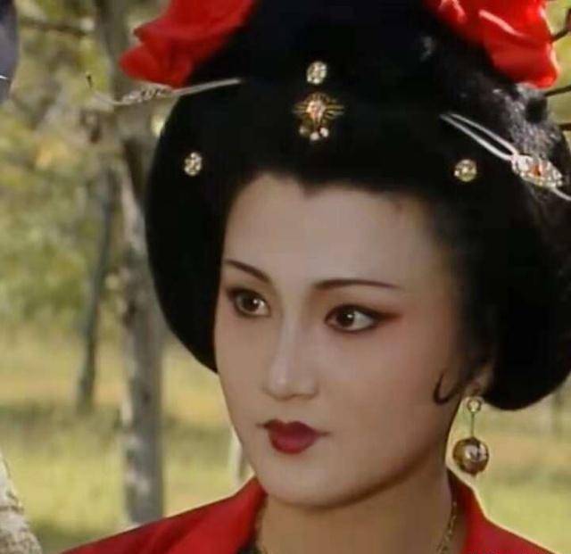 她是迄今为止"最美杨贵妃",大红时隐退,如今55岁堪称冻龄女神_林芳兵