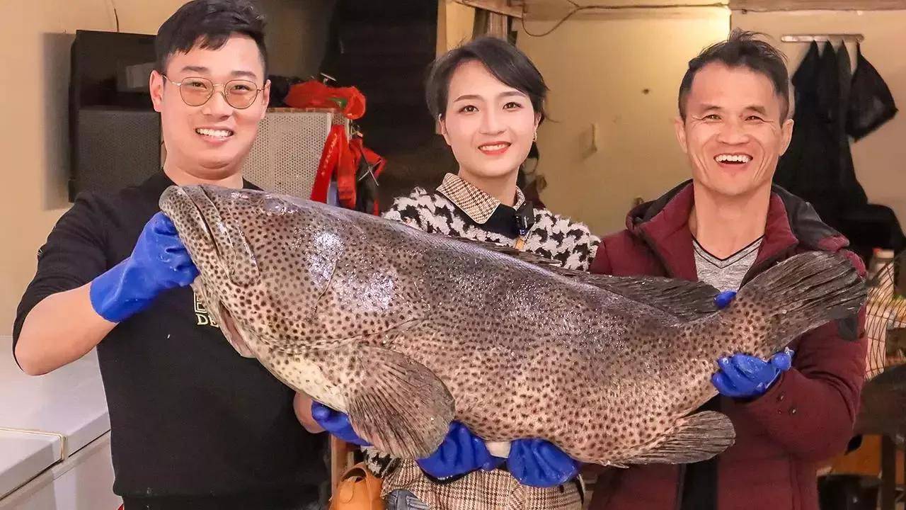 渔人阿烽"表嫂":身家千万却选择当网红,看看她的故事有多精彩_视频