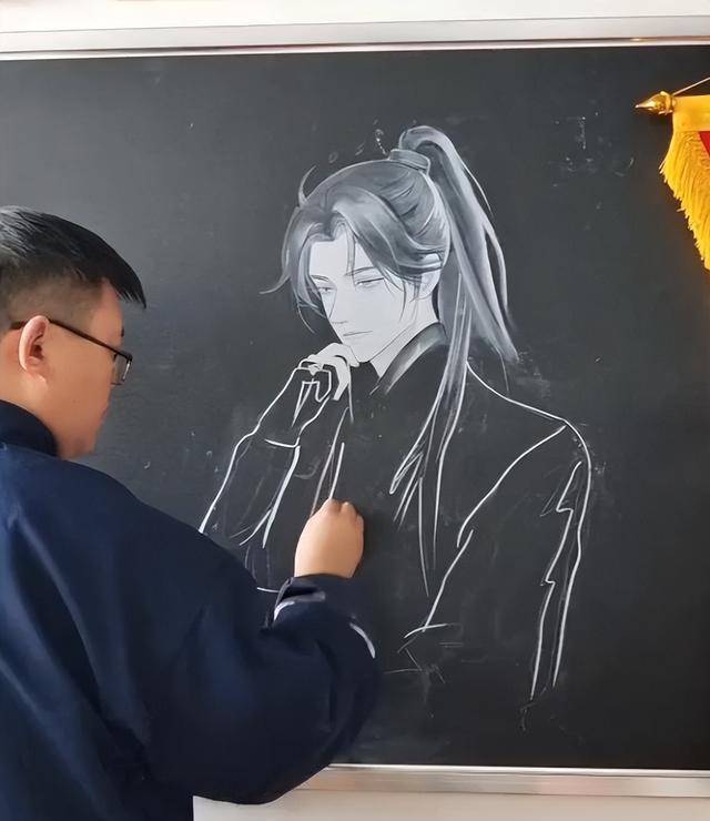 一支粉笔画国漫,惊艳众人!学生:都舍不得擦掉!一起来欣赏一下