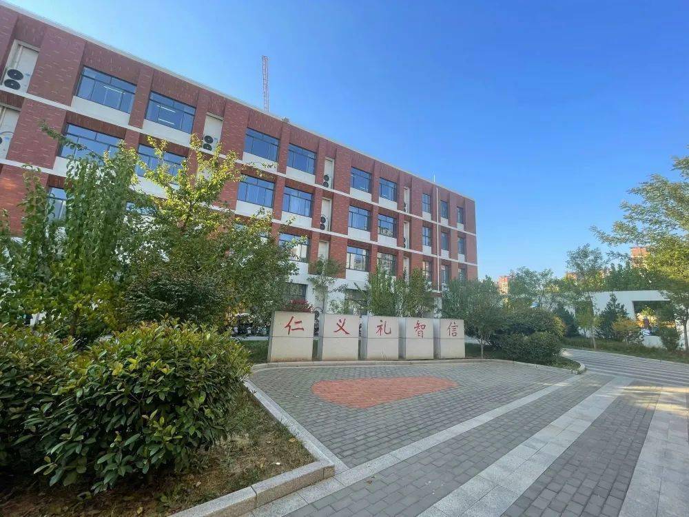 邹平二中:徜徉校园 醉美秋色_落叶_微风_山河