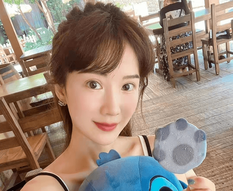 演员李念被指变脸认不出!