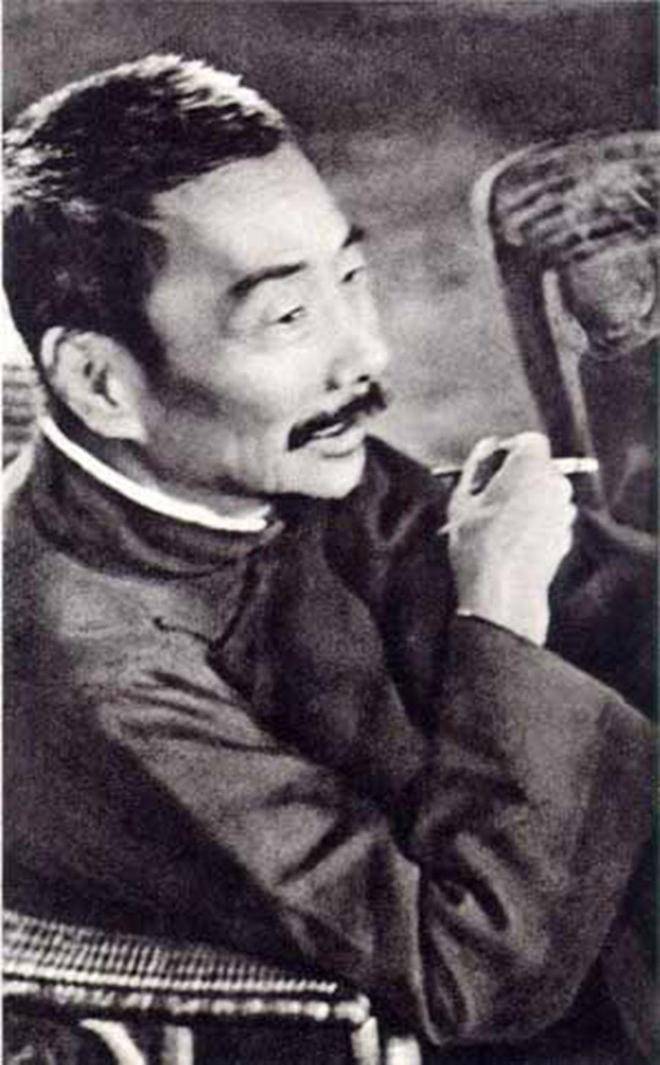 鲁迅有几篇文章是他代笔写成：1976年6月2日中国作家冯雪峰逝世