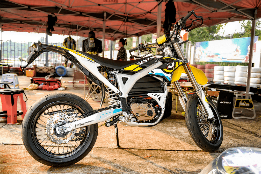 赛道里的虬龙 ql10000 dy-c 暴蜂滑胎赛车_比赛_输出_伟业