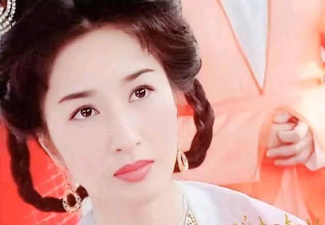 "渣渣辉"的爱妻关咏荷在《醉打金枝》中扮演升平公主一角,剧中麻花辫
