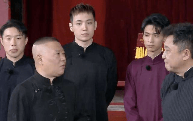 台上无大小台下立规矩的德云社,围绕着"红"创作,只是玩笑吗?