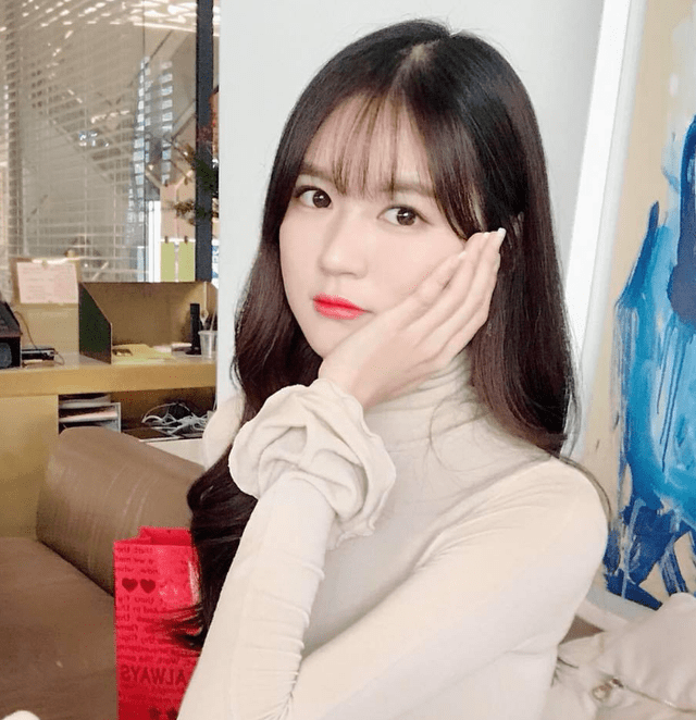 24岁韩国艺人金宥娜因踩踏事故遇难,有很好的事业,凑