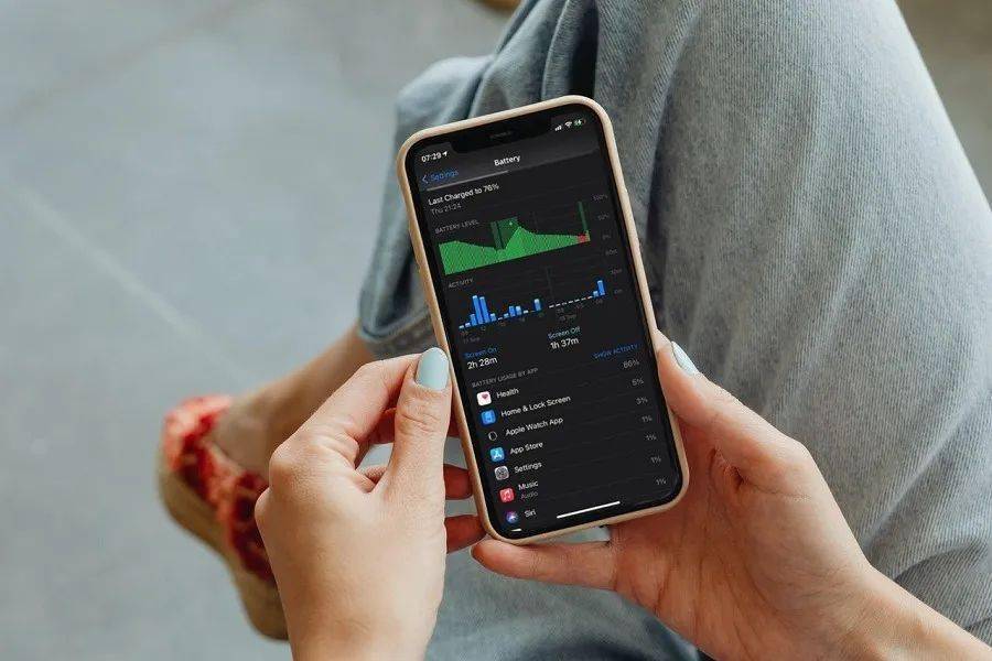 iOS 16 新功能,一键查看电池寿命