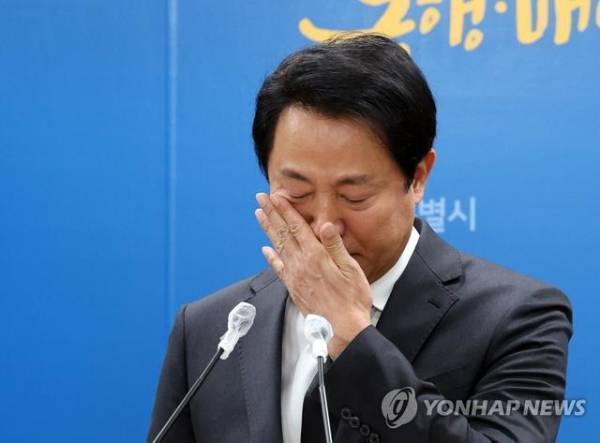 韩国首尔市长吴世勋就梨泰院踩踏事故流泪道歉