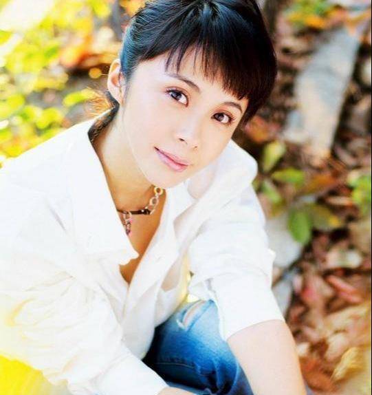 杨若兮太傻:恋上大23岁刘威,8年后遭遇抛弃,苦等1年才如梦方醒_康熙