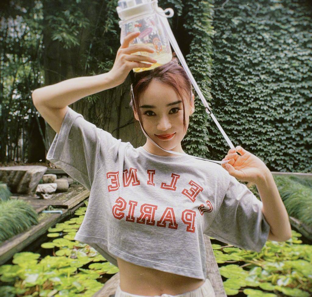 女明星露腰一个比一个细,杨幂热巴腰围相当,陈瑶徐璐腰细惊人_身材