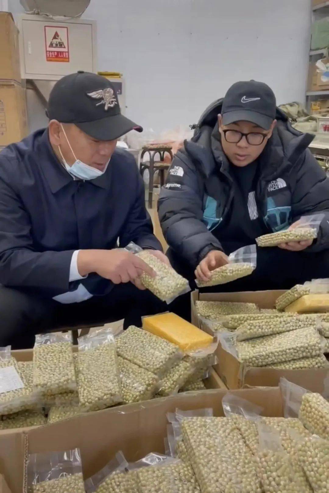 他很少开宝马了,换成了拖拉机_吴炳强_父亲_吴齐峰