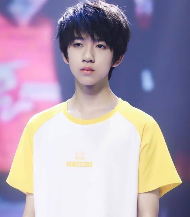 幼年帮妈妈追星马天宇,后靠实力获李飞赞赏,为何却不受重视?
