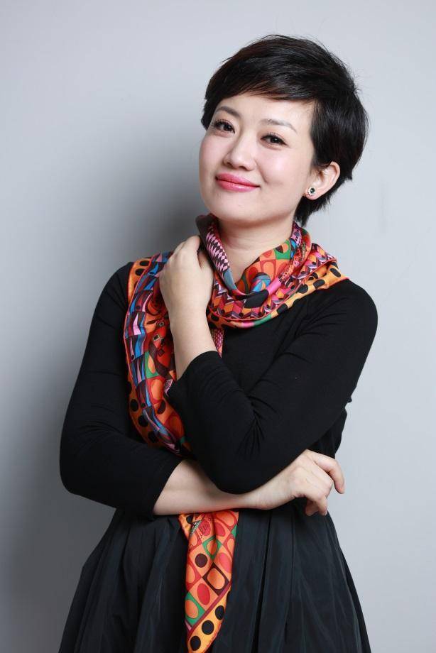 电视美女主持人王端端,近照豪气爽直,优雅风趣,另一半却是个谜_老公