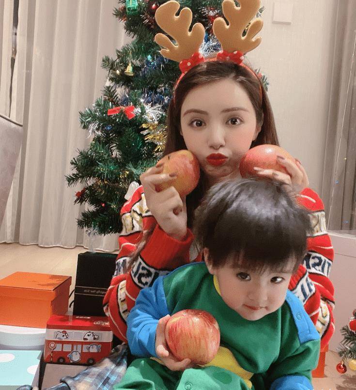 包揽父母好基因,小小年纪已成"睫毛精"_丹尼尔_帅哥_麦迪娜