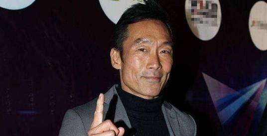 "古惑仔"郑浩南:被国外前妻"鼓励"拍时尚片,今55岁成为路人_大岛