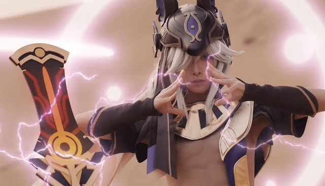 妹子穿肌肉衣cos原神赛诺,电影级沙漠大场面,网友:真是女生?