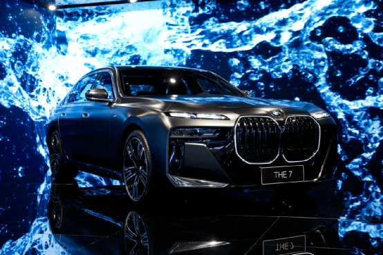 更先进更豪华BMW i7、BMW X7亮相成都_手机搜狐网