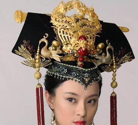 《甄嬛传》千姿百态的旗头造型,最后一款美如天仙!_华妃_美的_叶澜