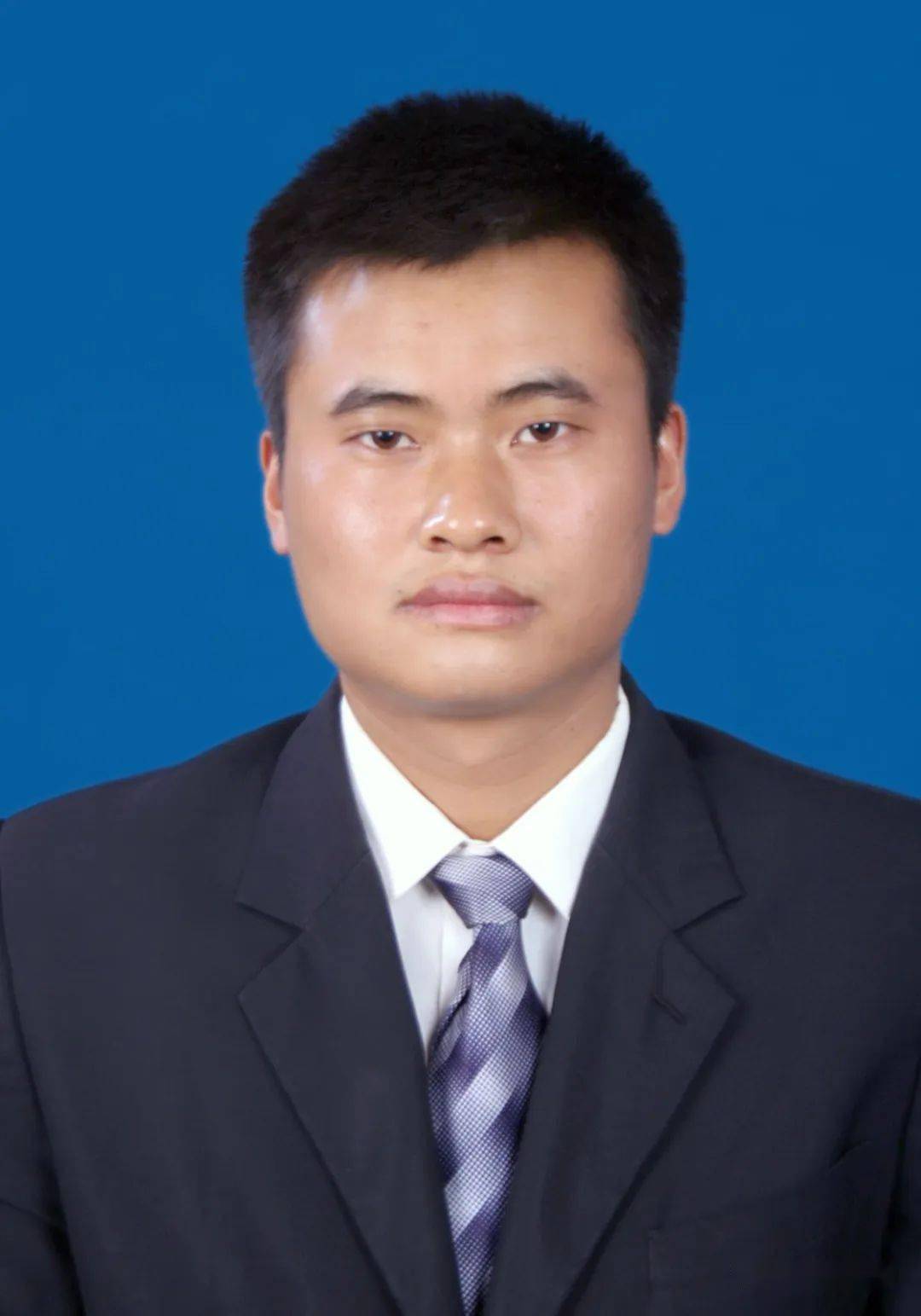 男,汉族,1989年1月生,中共党员,安顺市镇宁县特殊教育学校党支部书记