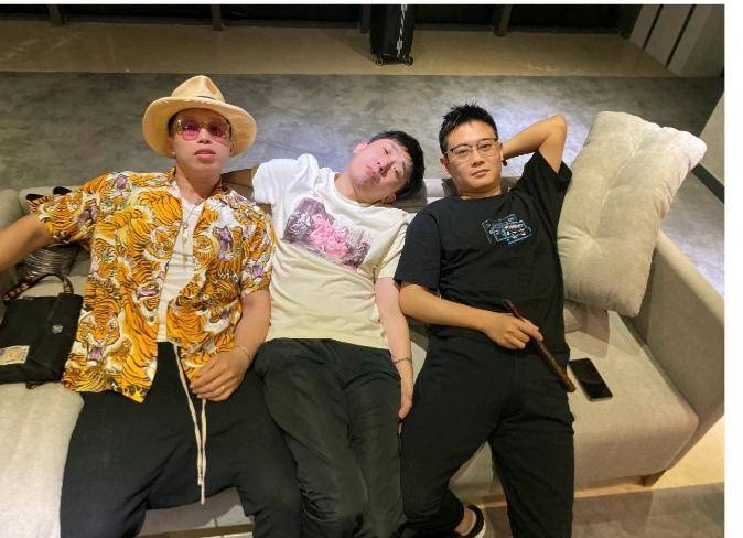 德云社烧饼微博晒自己高材生毕业证书!粉丝在线霸气回怼!