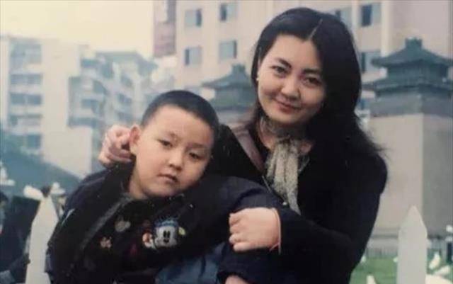 保母偷走雇主儿子，26年后偿还，雇主：那我那22年养的是谁的孩子