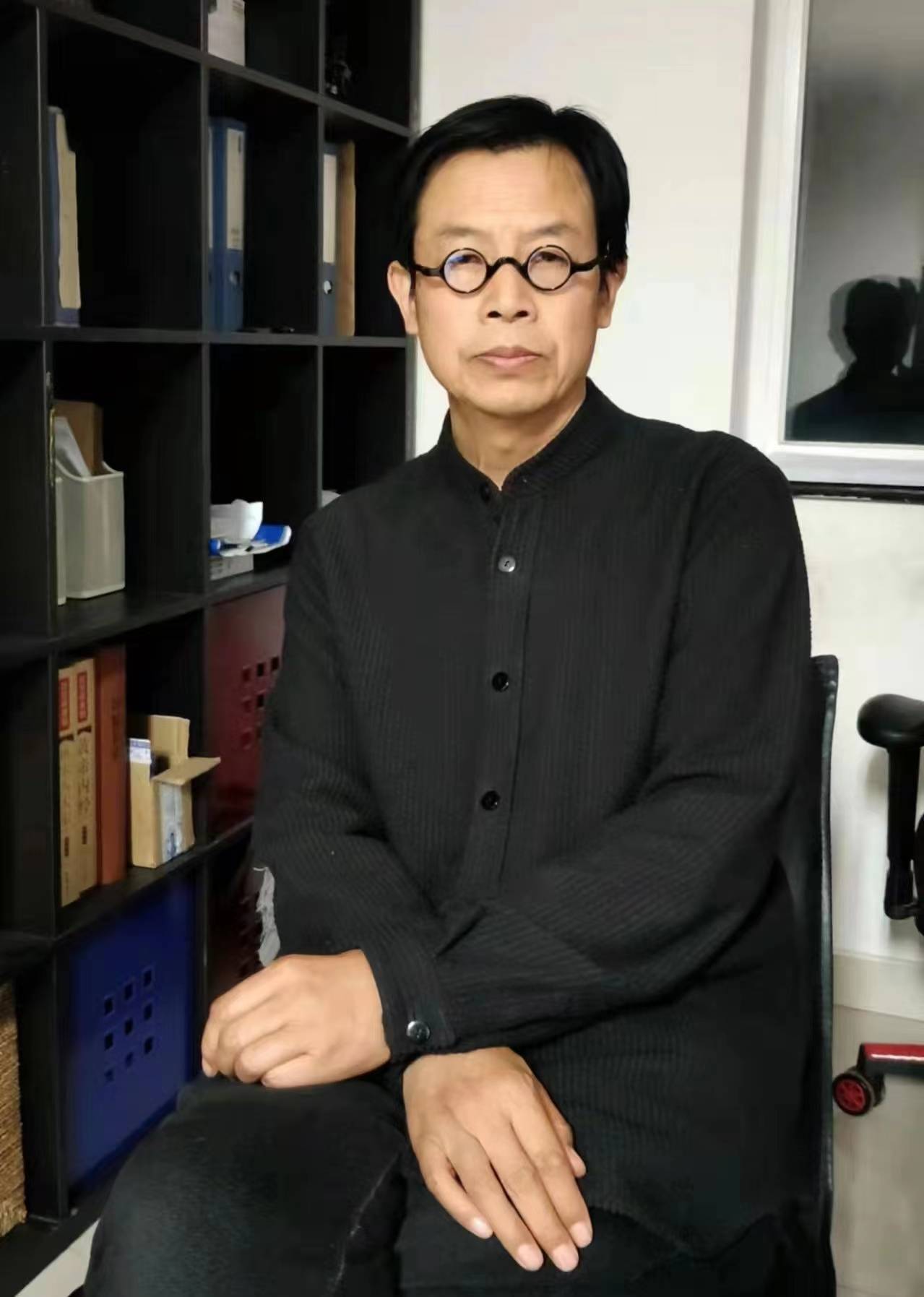 画家王鹤王鹤先生水墨花鸟画赏析文:慧评艺术什么都不是,但是谁都知道