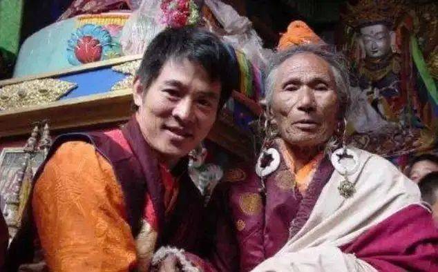 李連杰國外養病不再病懨懨,去拉薩朝聖被疑命不久矣 13 87fffb3f3f374212917d607c46c003ec