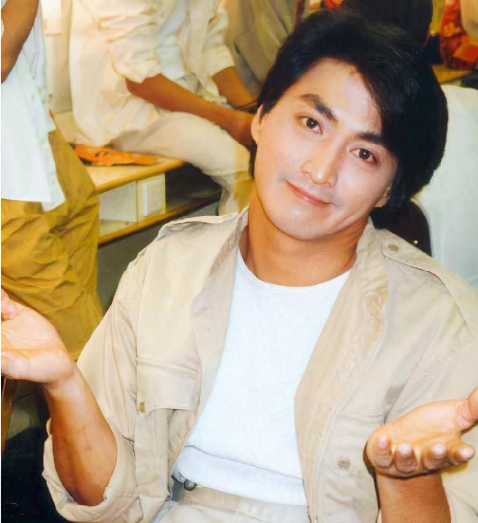 他60岁仍未婚,只因承诺60岁迎娶前女友,终于等到女方的回应_何家劲_高