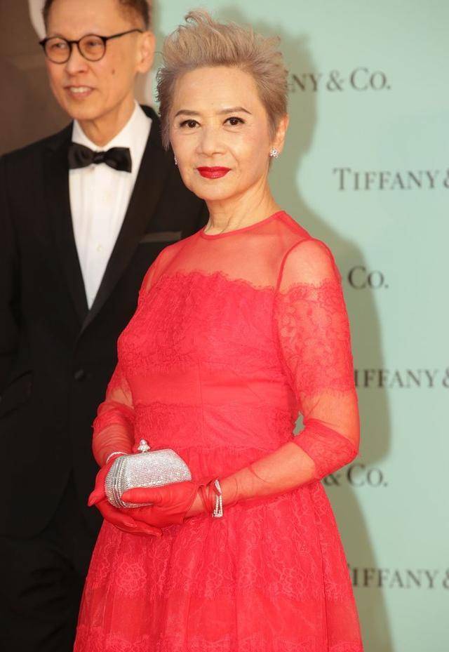 72岁"桃姐"叶德娴近照,刘德华为她下跪,和亲生儿女形同陌路_香港_电影