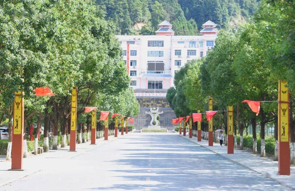 台江县民族中学在黔东南州2022届普通高中教学质量奖评选中喜获五项